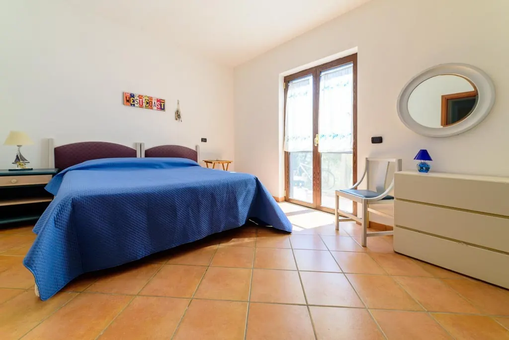 Garden Room: large double at Villa MaLuGio with blue bedspread, West Coast decor and French door to the balcony, Casal Velino Cilento