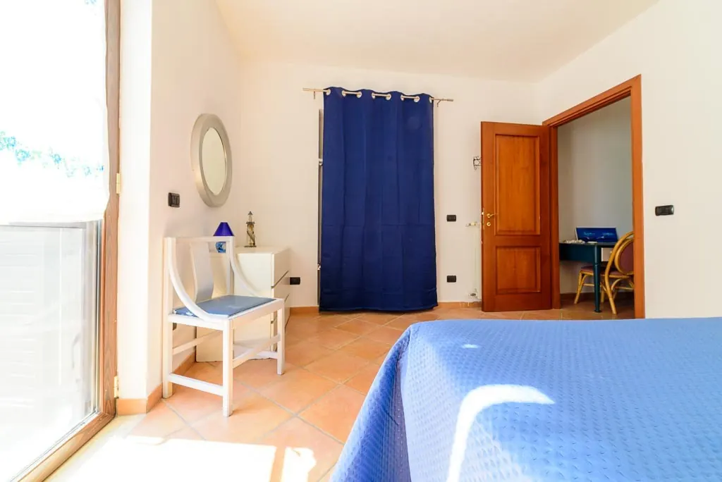Garden Room: double room at Villa MaLuGio with blue curtains, desk and independent access to the living room, Casal Velino